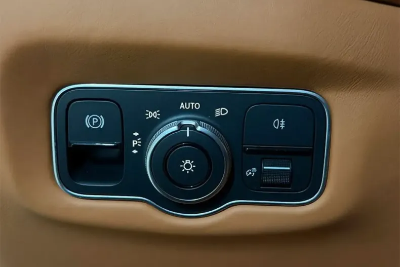 Aston Martin DBS din 2024 cu 1.850 km - oferta AST172662 - foto 12