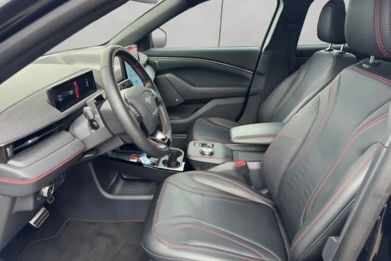 Ford Mustang Mach-E din 2022 cu 46.082 km - oferta FOR172668 - foto 7