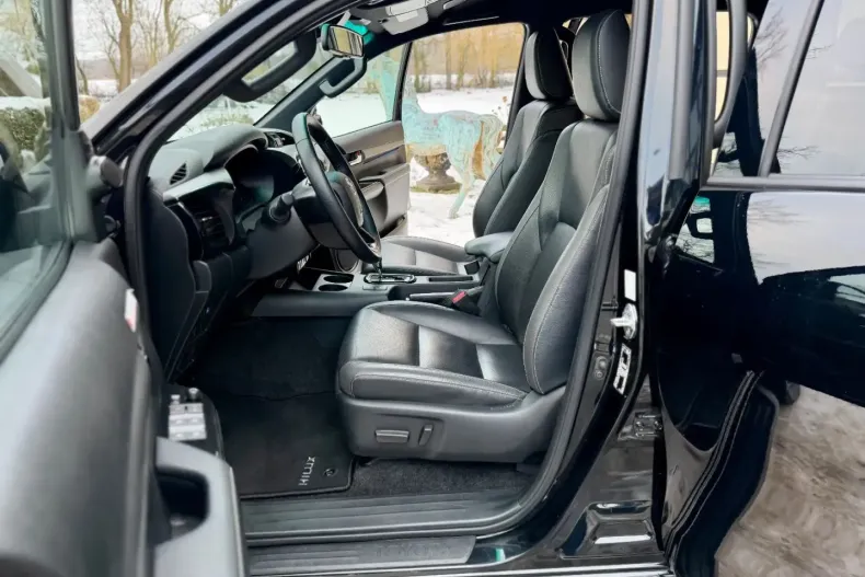 Toyota Hilux din 2024 cu 42.987 km - oferta TOY172674 - foto 5