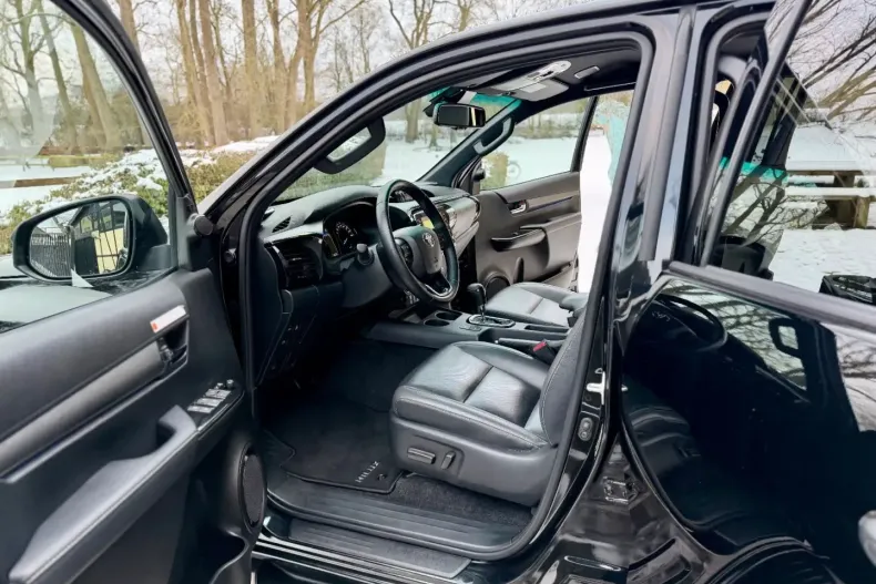 Toyota Hilux din 2024 cu 42.987 km - oferta TOY172674 - foto 6