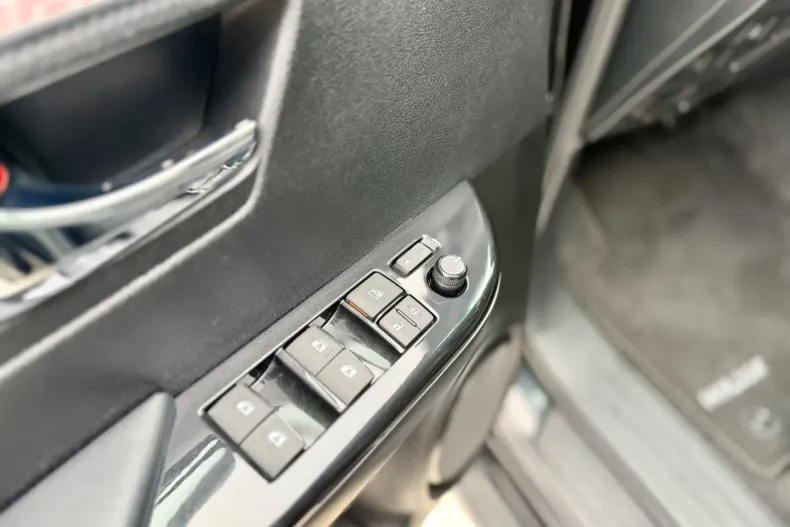 Toyota Hilux din 2024 cu 42.987 km - oferta TOY172674 - foto 17