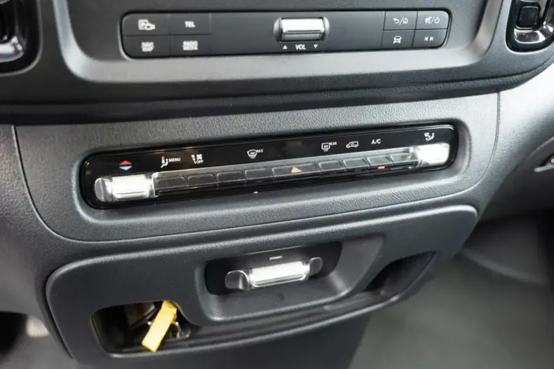 Mercedes-Benz Vito din 2024 cu 63.569 km - oferta MER172690 - foto 12