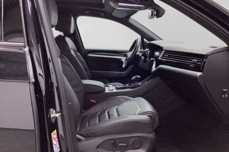 Volkswagen Touareg din 2022 cu 70.641 km - oferta VOL172727 - foto 3