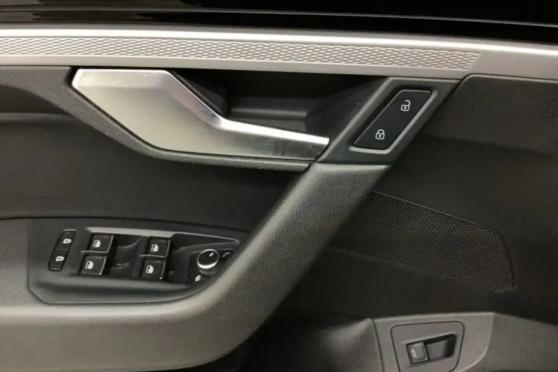 Volkswagen Touareg din 2022 cu 70.641 km - oferta VOL172727 - foto 7