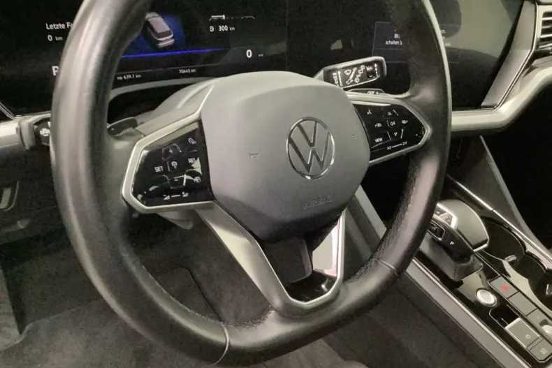 Volkswagen Touareg din 2022 cu 70.641 km - oferta VOL172727 - foto 8