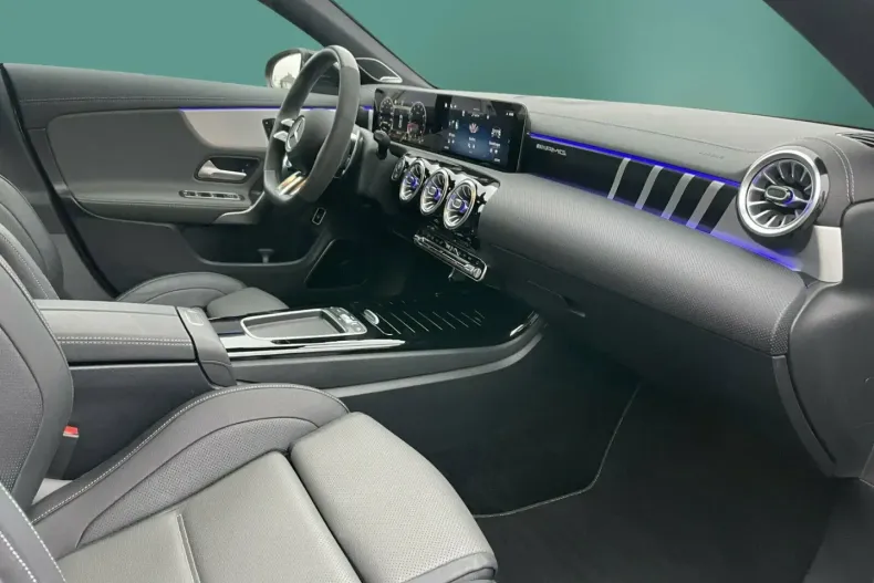 Mercedes-Benz CLA 45 AMG din 2024 cu 4.347 km - oferta MER172731 - foto 11