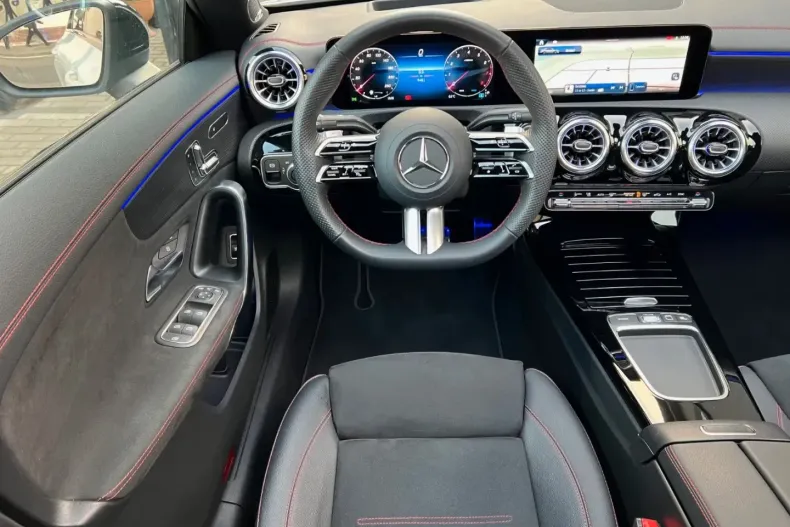 Mercedes-Benz CLA 250 din 2024 cu 9.481 km - oferta MER172735 - foto 11
