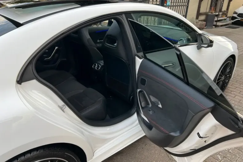 Mercedes-Benz CLA 250 din 2024 cu 9.481 km - oferta MER172735 - foto 16