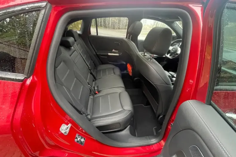 Mercedes-Benz GLA 220 din 2023 cu 39.300 km - oferta MER172739 - foto 33