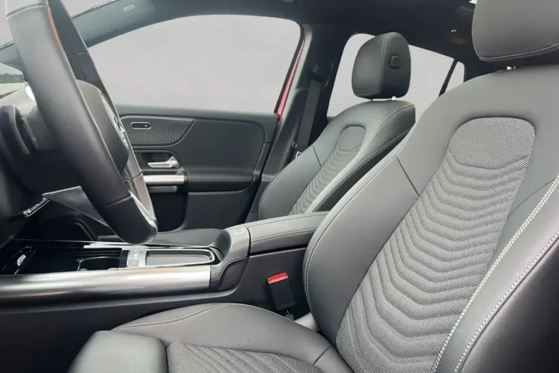 Mercedes-Benz EQA din 2024 cu 10.516 km - oferta MER172743 - foto 8