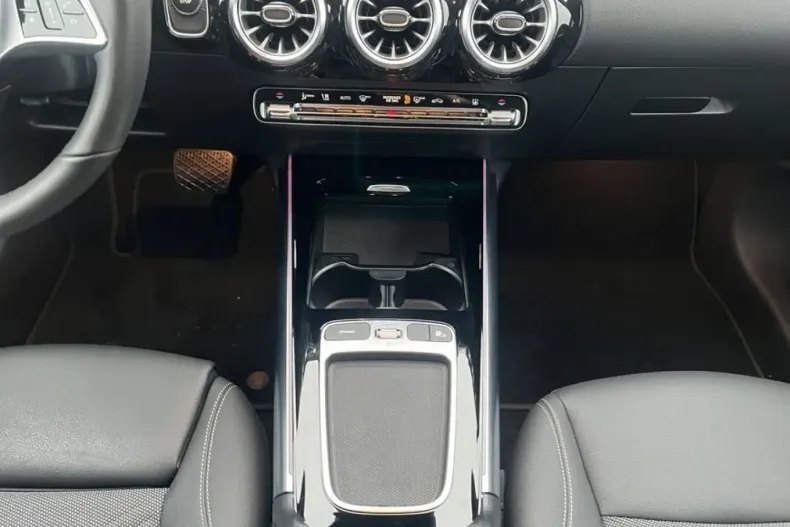 Mercedes-Benz EQA din 2024 cu 10.516 km - oferta MER172743 - foto 12