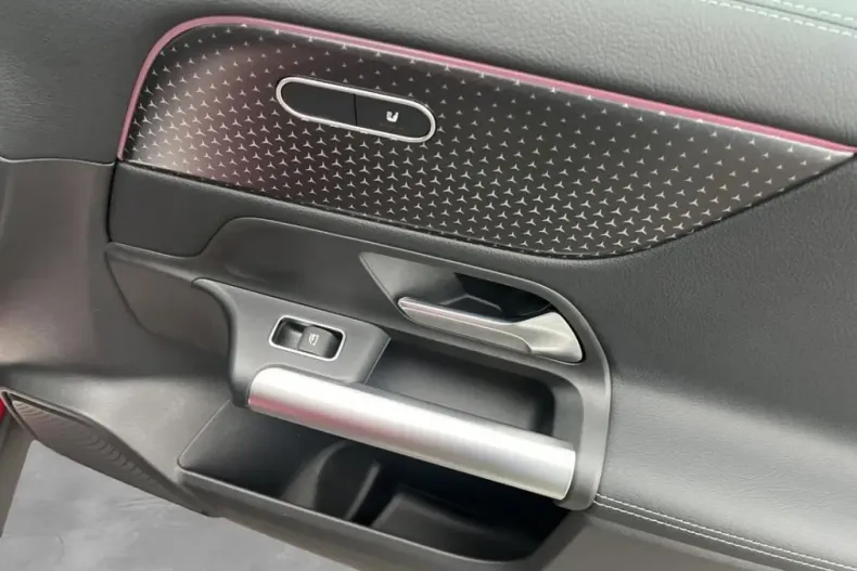 Mercedes-Benz EQA din 2024 cu 10.516 km - oferta MER172743 - foto 18