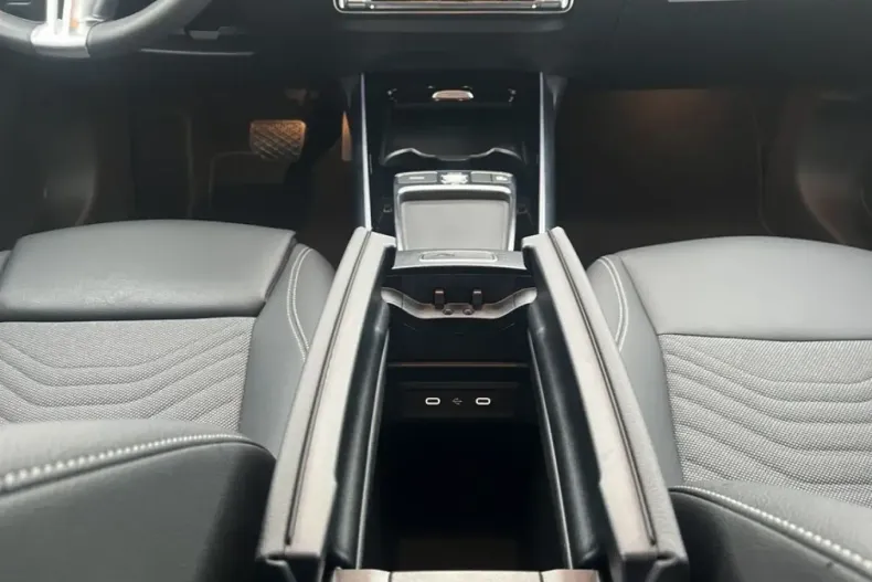 Mercedes-Benz EQA din 2024 cu 10.516 km - oferta MER172743 - foto 24