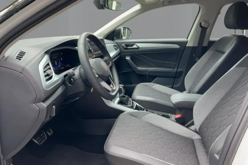 Volkswagen T-Roc din 2024 cu 2.477 km - oferta VOL172779 - foto 6