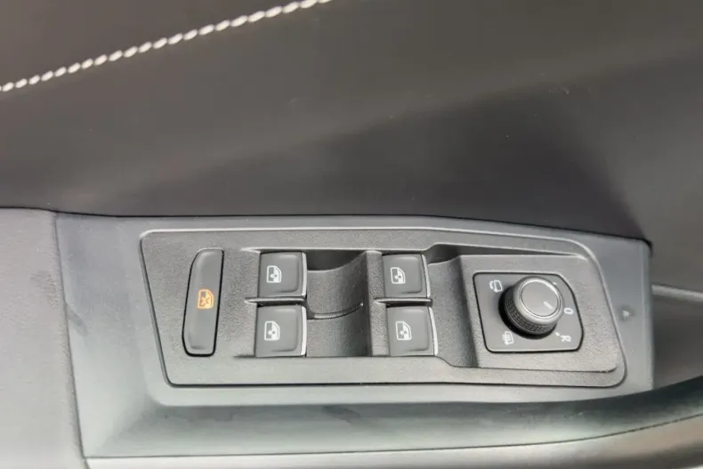 Volkswagen T-Roc din 2024 cu 2.477 km - oferta VOL172779 - foto 12