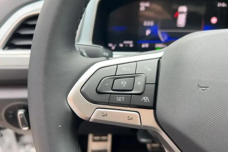 Volkswagen T-Roc din 2024 cu 2.477 km - oferta VOL172779 - foto 13