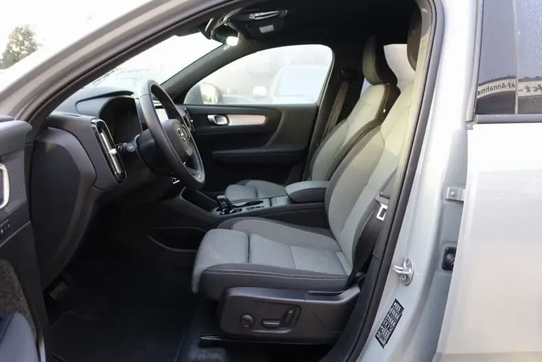 Volvo XC40 din 2025 cu 26.890 km - oferta VOL172781 - foto 8