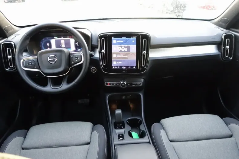 Volvo XC40 din 2025 cu 26.890 km - oferta VOL172781 - foto 12