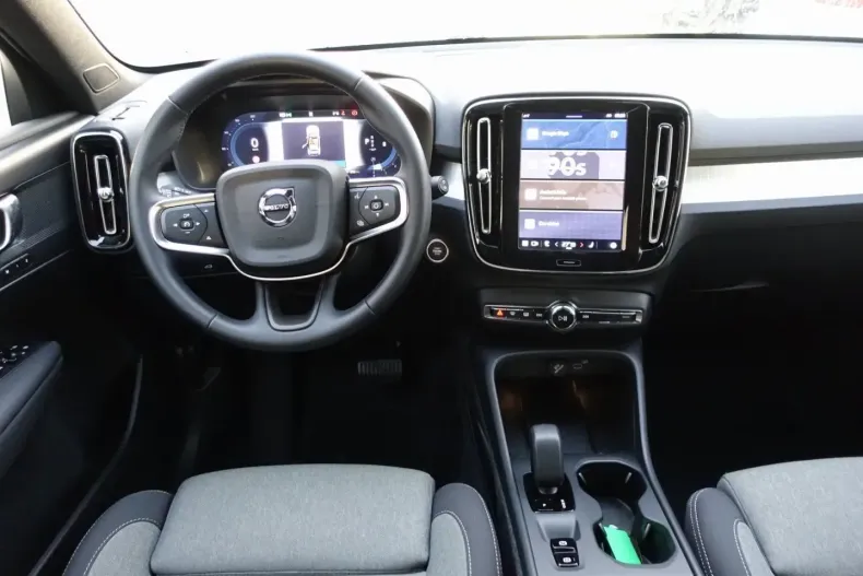 Volvo XC40 din 2025 cu 26.890 km - oferta VOL172781 - foto 13