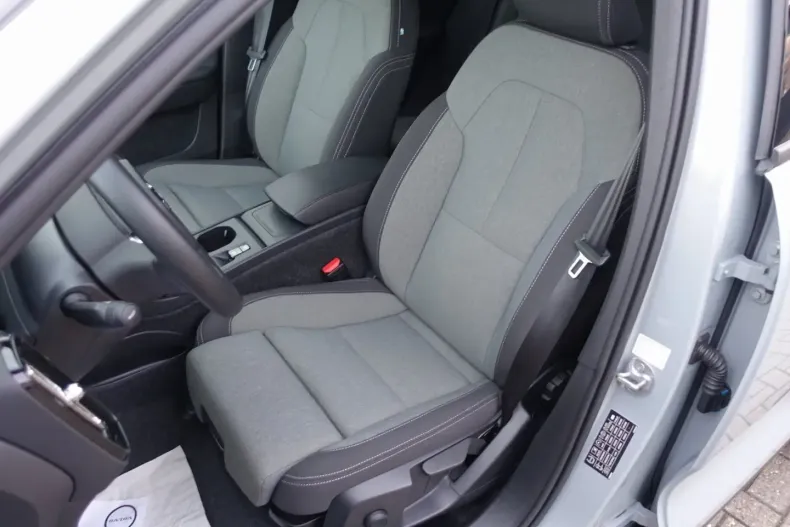 Volvo XC40 din 2025 cu 24.040 km - oferta VOL172782 - foto 11