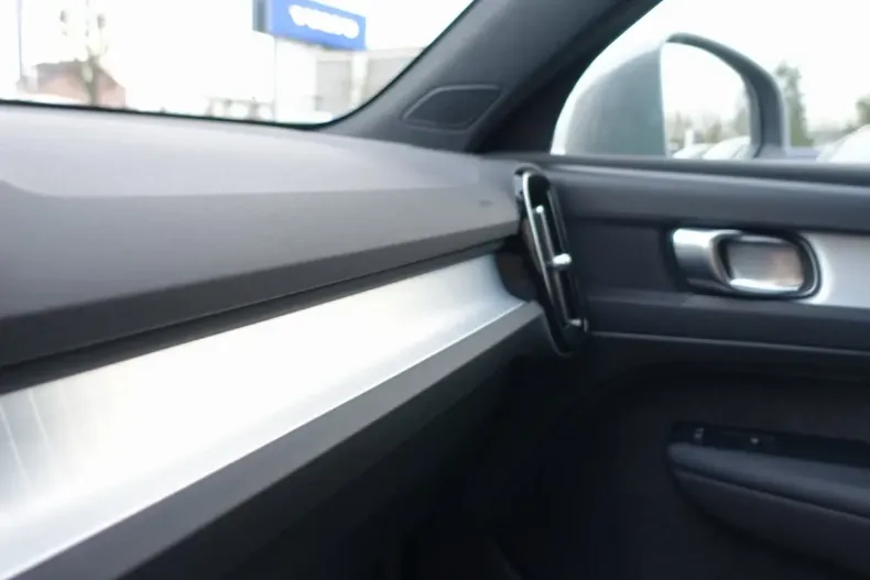 Volvo XC40 din 2025 cu 24.040 km - oferta VOL172782 - foto 23