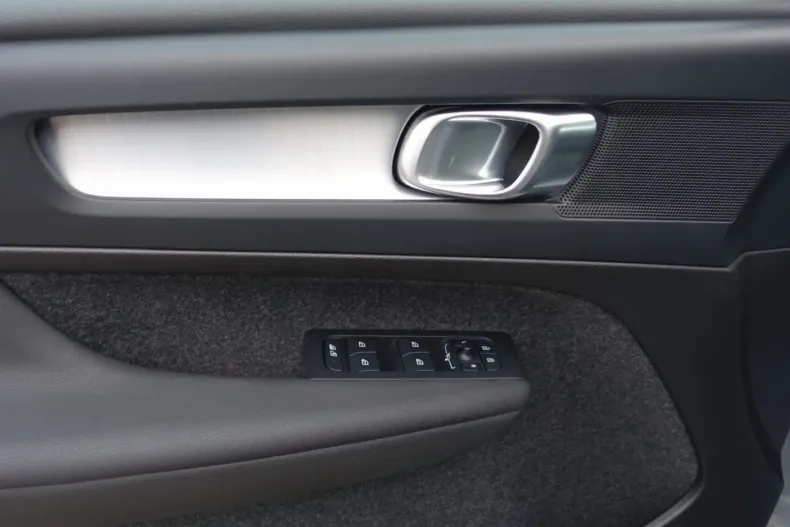 Volvo XC40 din 2025 cu 24.040 km - oferta VOL172782 - foto 24