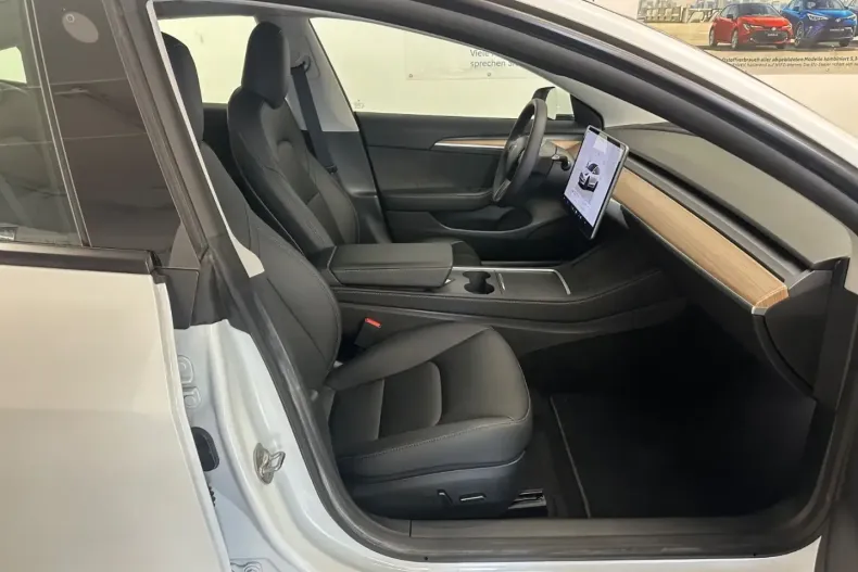 Tesla Model 3 din 2022 cu 29.188 km - oferta TES172796 - foto 8