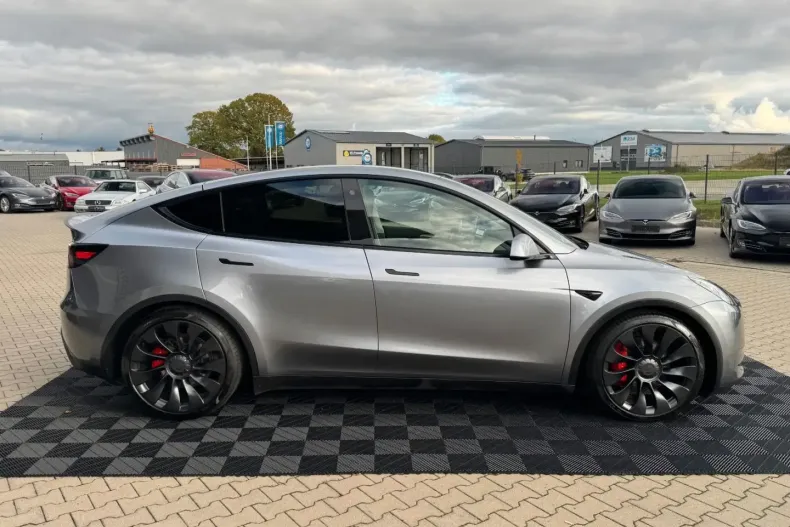 Tesla Model Y din 2023 cu 34.000 km - oferta TES172799 - foto 3
