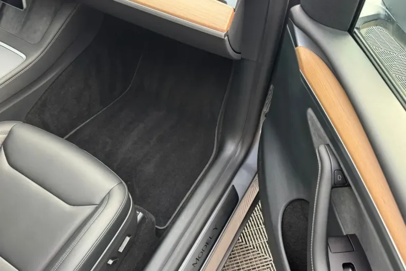 Tesla Model Y din 2023 cu 34.000 km - oferta TES172799 - foto 19