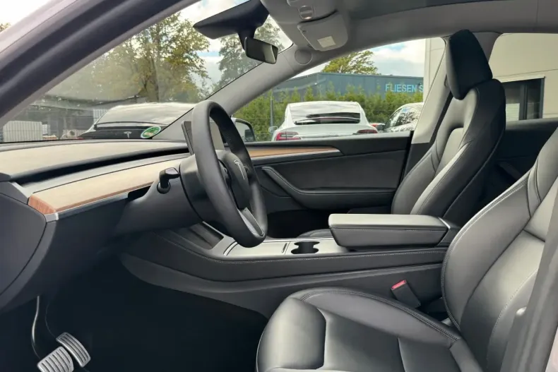 Tesla Model Y din 2023 cu 34.000 km - oferta TES172799 - foto 22