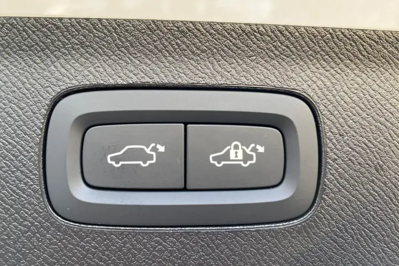 Volvo XC90 din 2025 cu 20.000 km - oferta VOL172802 - foto 5