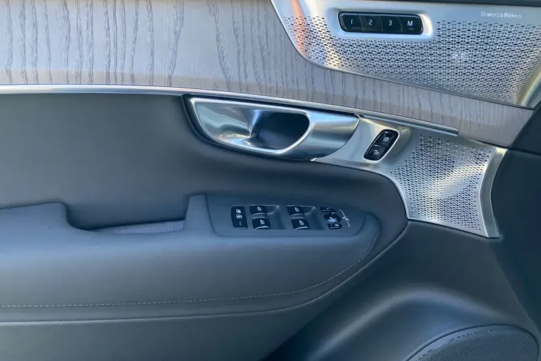 Volvo XC90 din 2025 cu 20.000 km - oferta VOL172802 - foto 8