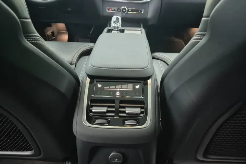Volvo XC90 din 2025 cu 6.500 km - oferta VOL172804 - foto 12