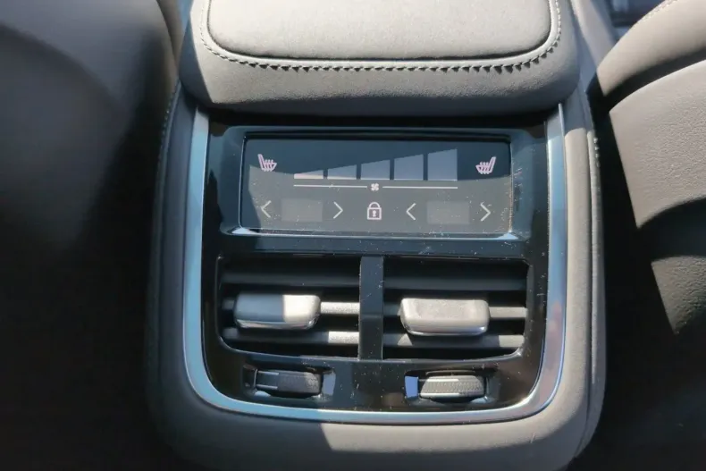 Volvo XC90 din 2025 cu 30.663 km - oferta VOL172805 - foto 9