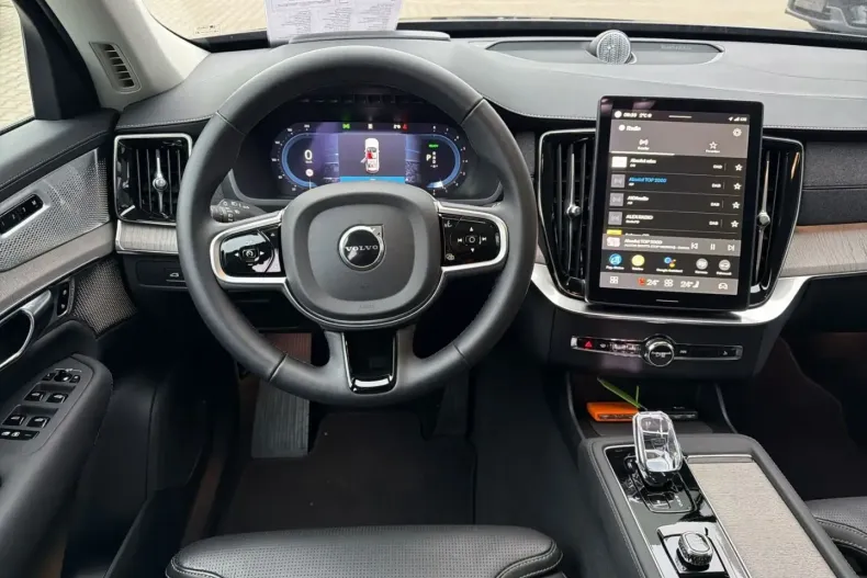 Volvo XC90 din 2025 cu 15.350 km - oferta VOL172806 - foto 12