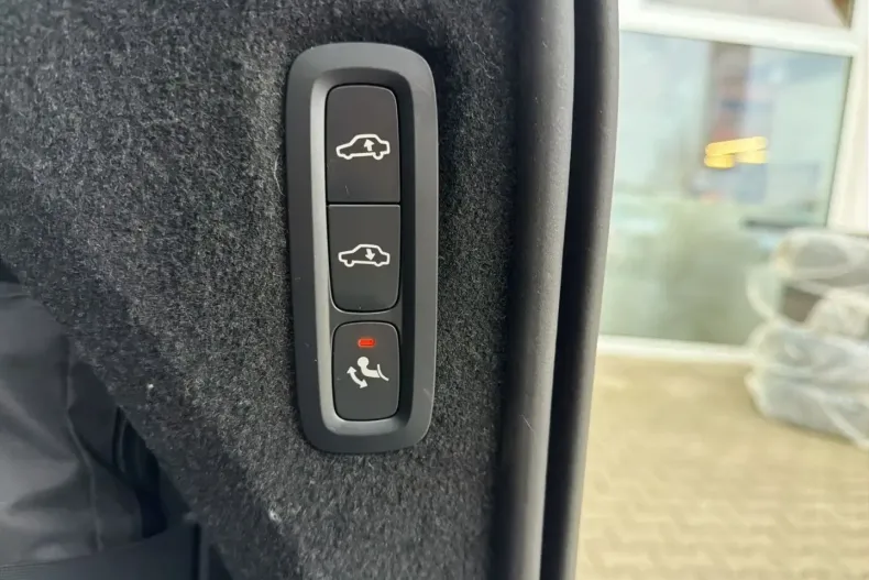 Volvo XC90 din 2025 cu 15.350 km - oferta VOL172806 - foto 21