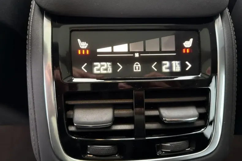 Volvo XC90 din 2025 cu 15.350 km - oferta VOL172806 - foto 24