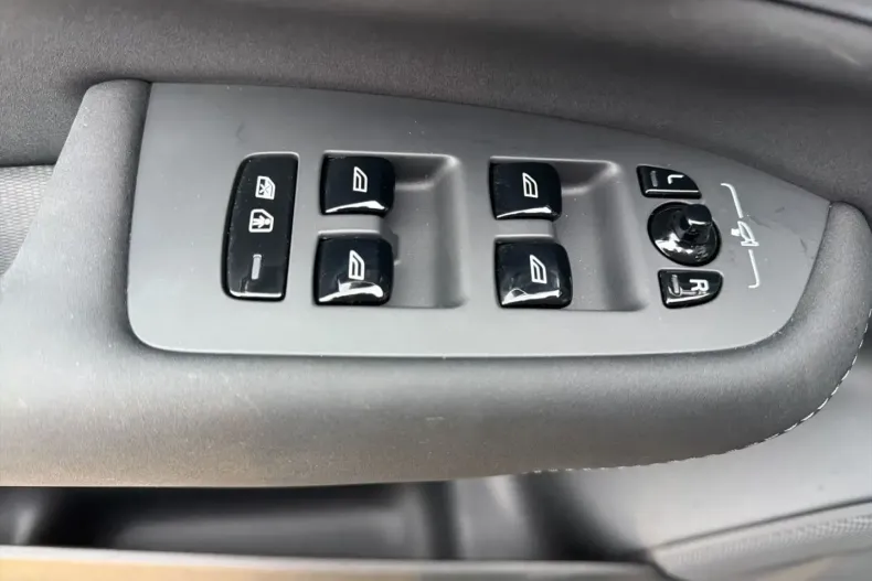 Volvo XC90 din 2025 cu 15.350 km - oferta VOL172806 - foto 26