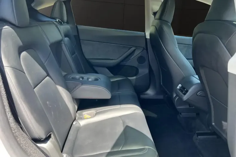 Tesla Model Y din 2023 cu 13.500 km - oferta TES172808 - foto 13