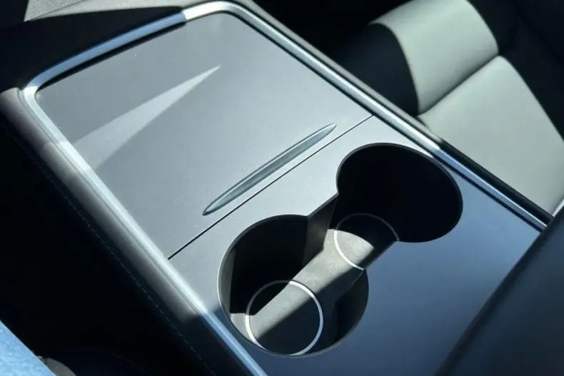 Tesla Model Y din 2023 cu 13.500 km - oferta TES172808 - foto 17