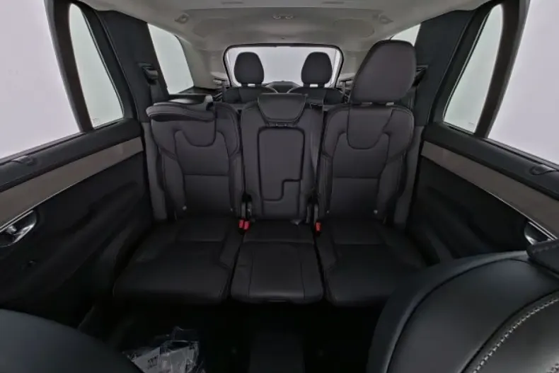 Volvo XC90 din 2025 cu 17.300 km - oferta VOL172811 - foto 6