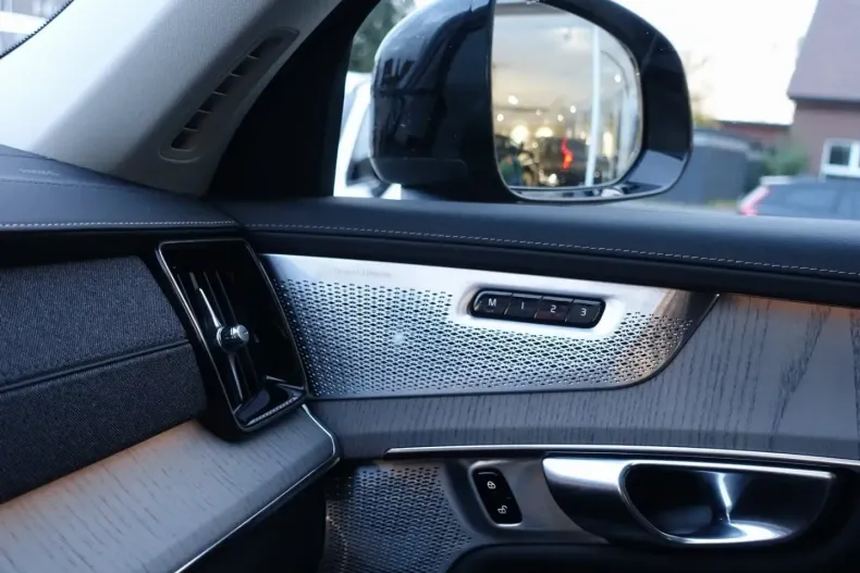 Volvo XC90 din 2025 cu 15.200 km - oferta VOL172812 - foto 17