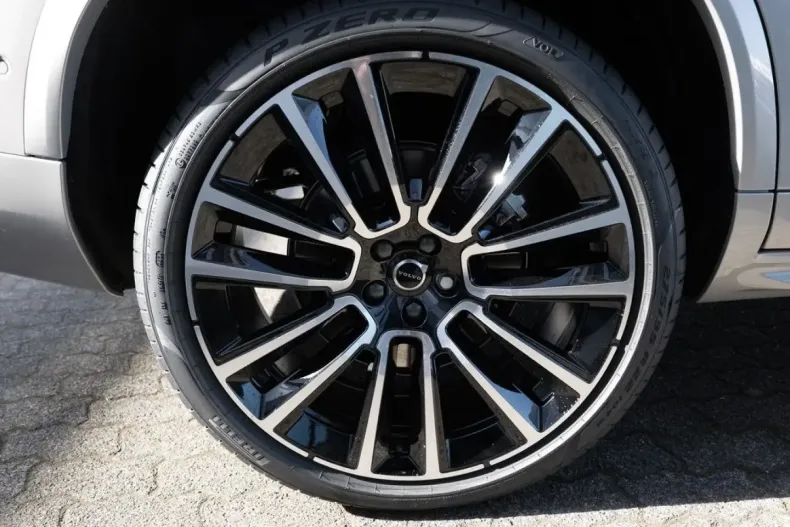 Volvo XC90 din 2025 cu 7.406 km - oferta VOL172815 - foto 6