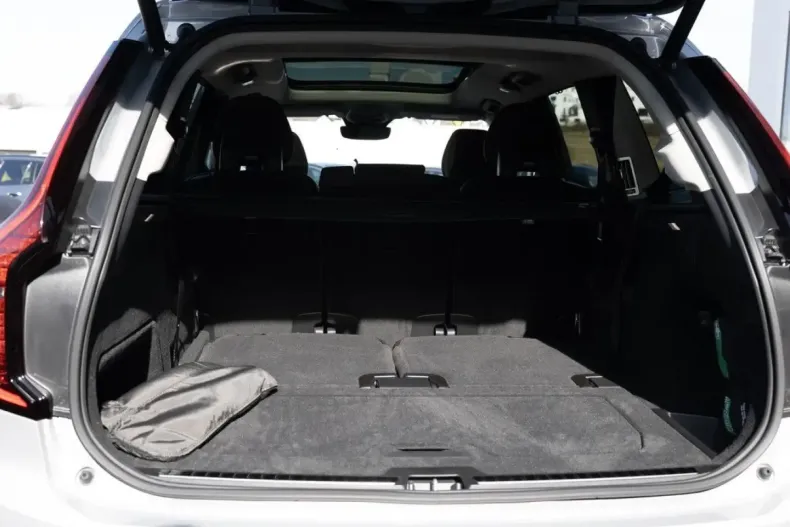 Volvo XC90 din 2025 cu 7.406 km - oferta VOL172815 - foto 7