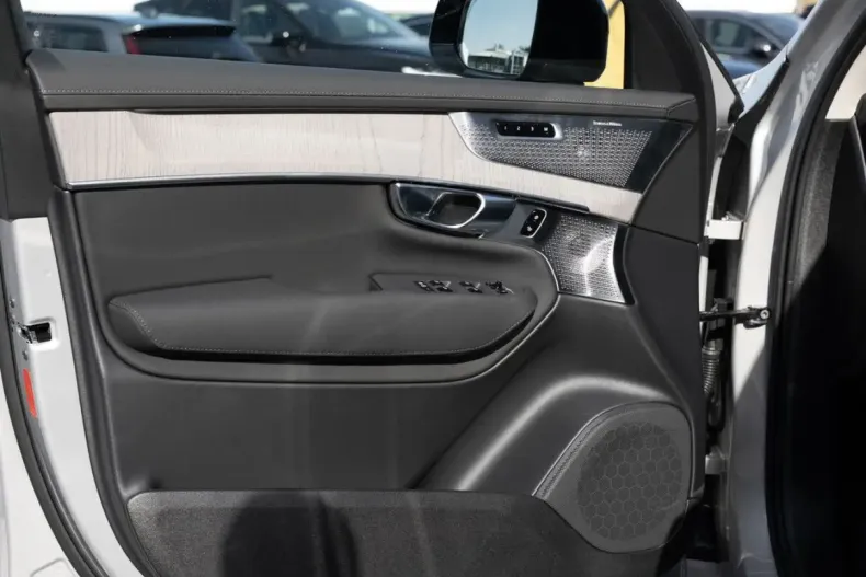 Volvo XC90 din 2025 cu 7.406 km - oferta VOL172815 - foto 22