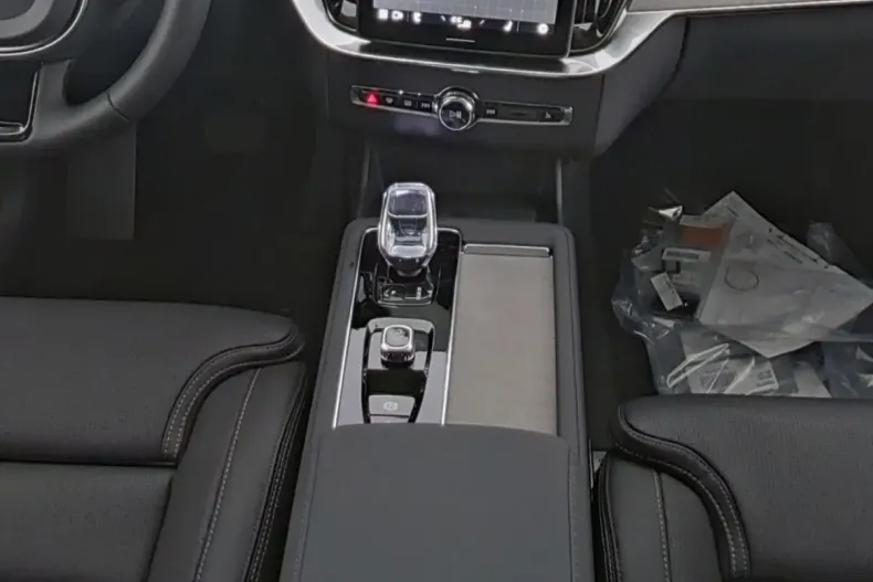 Volvo XC90 din 2025 cu 25.438 km - oferta VOL172821 - foto 6