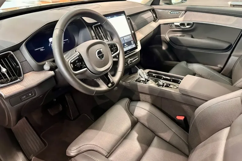 Volvo XC90 din 2025 cu 15.821 km - oferta VOL172822 - foto 3