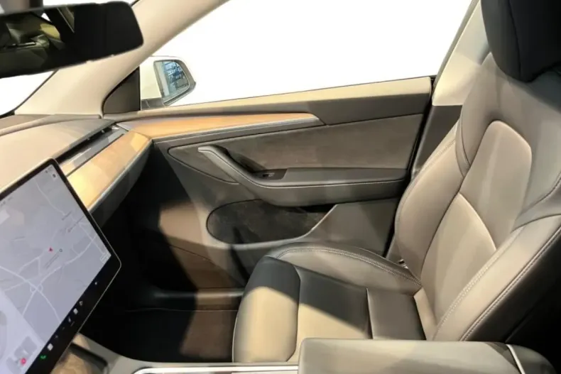 Tesla Model Y din 2023 cu 40.988 km - oferta TES172823 - foto 4