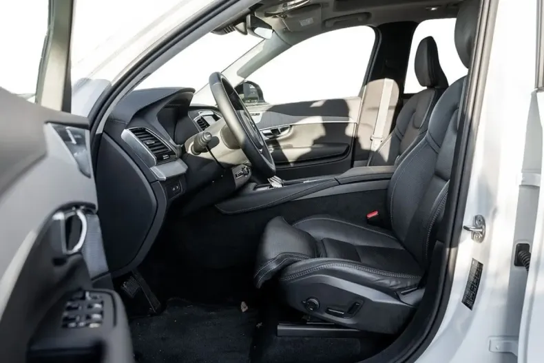 Volvo XC90 din 2024 cu 32.257 km - oferta VOL172826 - foto 6