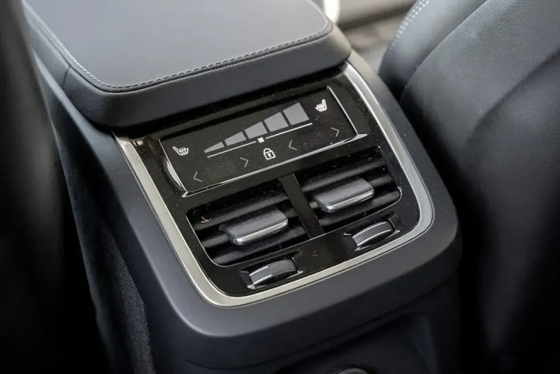 Volvo XC90 din 2024 cu 32.257 km - oferta VOL172826 - foto 8